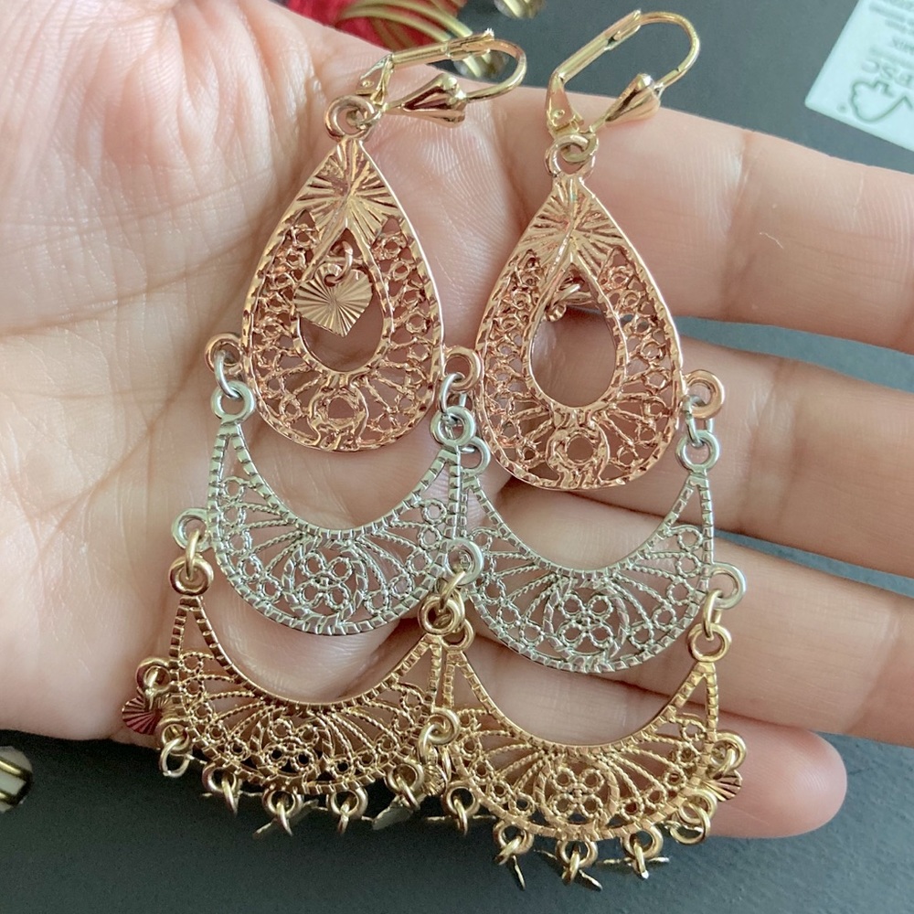 Earrings of three different color gold silver tone